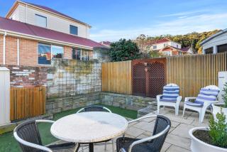 Charming 2-Bed House in North Hobart - - 6