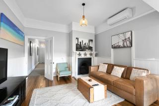 Charming 2-Bed House in North Hobart - - 4