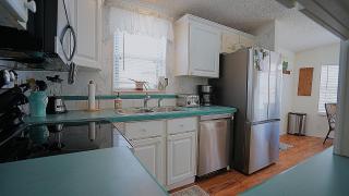 Beach Access 2b2b home on Nettles Island features an open-concept large deck - Jensen Beach - 5