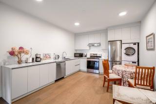 Modern 2BR Suite in West Van | Patio & BBQ - West Vancouver - 7