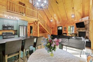 Peek A Boo Cabins: Cozy Cabin - 9