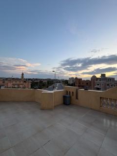 Zayed Rooftop Stay Near Arkan and Park Street - Sheikh Zayed - 2