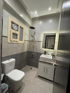 Zayed Rooftop Stay Near Arkan and Park Street - Sheikh Zayed - 5