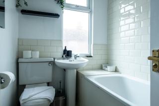 4BR Home in Great Location close to Transport - Liverpool - 8
