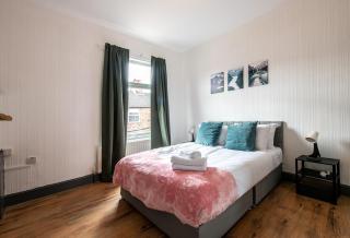 4BR Home in Great Location close to Transport - Liverpool - 5