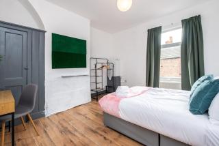 4BR Home in Great Location close to Transport - Liverpool - 3