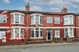4BR Home in Great Location close to Transport - Liverpool - 1