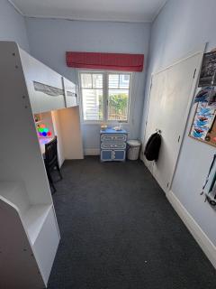 Stylish Central Auckland Retreat & Heated Pool - 8