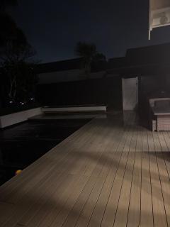 Stylish Central Auckland Retreat & Heated Pool - 3