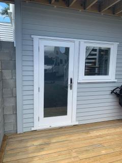 Stylish Central Auckland Retreat & Heated Pool - 2