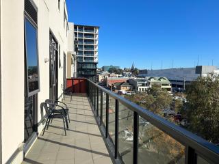 506 PROMENADE TOWERS 2 Bedroom Apartment with City Views on the Geelong Waterfront - Geelong - 3