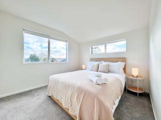 Torbay Family Oasis 3BR vs Backyard Near Beach - Auckland - 4