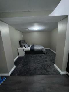 Private Studio Retreat with WiFi & Workspace - Huddersfield - 7