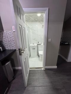 Private Studio Retreat with WiFi & Workspace - Huddersfield - 3