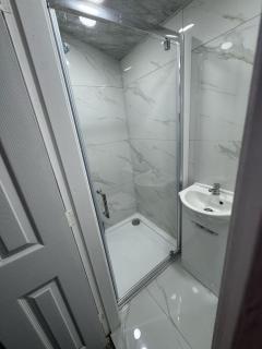 Private Studio Retreat with WiFi & Workspace - Huddersfield - 2