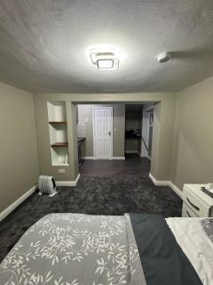 Private Studio Retreat with WiFi & Workspace - Huddersfield - 1
