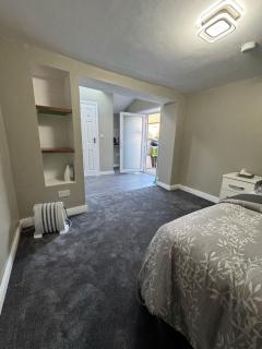 Private Studio Retreat & WiFi & HD TV & Near Town Center - 8