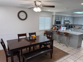 Charming 3 Bedroom Farmhouse Retreat with Open Deck - Acampo - 5