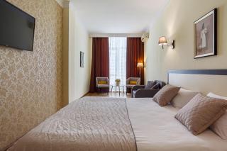 Corona Hotel & Apartments - 8