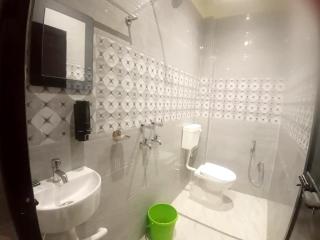 HOTEL C-H-I-N-T-A - HARAN - PALACE REST HOUSE Near Baidyanath Jyotirlinga Temple - CP Drolia Road - Spacious and Fully Air Conditioned Rooms with With Attached Balcony - Best Hotel In Deoghar - Deoghar - 3