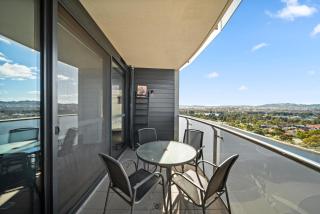 Light-Filled 1-Bed Apartment with Pool & Gym - - 7