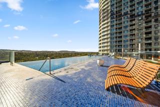 Light-Filled 1-Bed Apartment with Pool & Gym - - 6