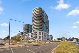 Light-Filled 1-Bed Apartment with Pool & Gym - - 4