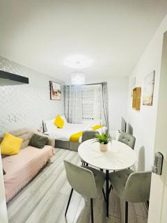 Flat in Aldgate East, London - London - 7