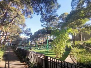 Comfy 2-bedroom 2-balcony apartment Close to CBD, Train and Metro easy reach - Sydney - 5