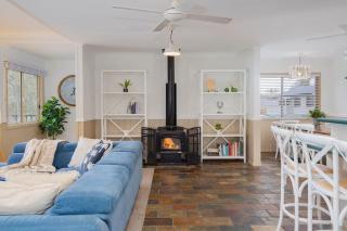 The Lake House - Waterfront Haven with Granny Flat - Karraganbah - 9