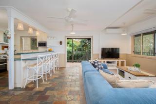 The Lake House - Waterfront Haven with Granny Flat - Karraganbah - 5