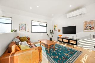 Up and Down Simple Comfort at Thornbury Townhouse - Melbourne - 9