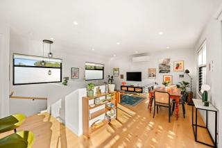 Up and Down Simple Comfort at Thornbury Townhouse - Melbourne - 6