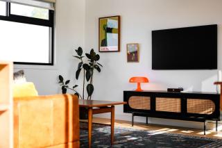 Up and Down Simple Comfort at Thornbury Townhouse - Melbourne - 7