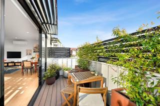 Up and Down Simple Comfort at Thornbury Townhouse - Melbourne - 2