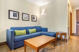 Comfort Inn & Suites Lakewood by JBLM - Lakewood - 2