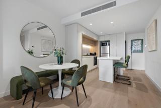 Executive Suite, Study, Pool, Gym, Sauna, Steam, Westside Place - Melbourne - 9