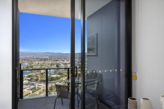 Modern 1 Bedroom Unit at The Casino - NO PARKING - Q Stay - 7
