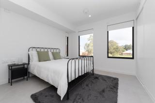 Mangini Apartments - Unit 2 - Perth - 2