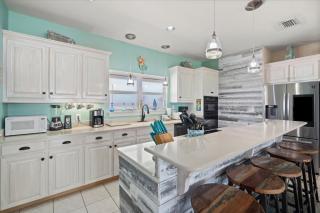 West End Girl - Bay Beach, Gulf Beach, or West End Park - all just steps away! You can't beat the view! home - Dauphin Island - 7