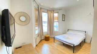 Studio 3 minutes London Arnos Grove Tube Suite 1 - New Southgate - 5