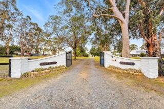 Perfect Family Getaway in Cranbourne South - Devon Meadows - 9