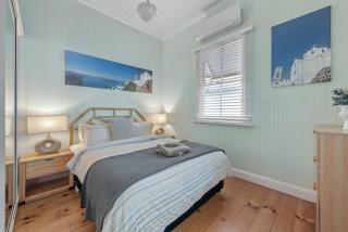 Comfy Character QLD’r ~ 3Bed Self-Contained-Upstairs House w/Parking ~ Woolloongabba - Brisbane - 2