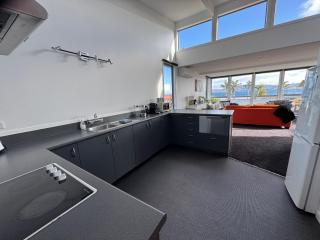 Lakefront Location - Taupo - 7