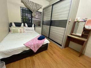 Ariniz Homestay Beserah - 1