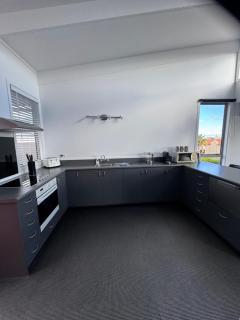 Lakefront Location - Taupo - 8