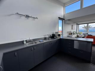 Lakefront Location - Taupo - 9