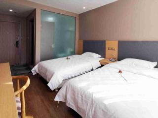 Super 8 Hotel Yizheng Walking Street - 1