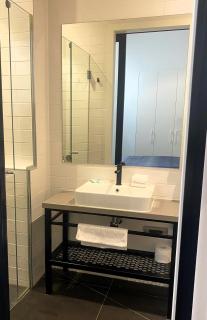 107 THE DEVLIN APARTMENTS 1 Bedroom Apartment near GMHBA Stadium in Geelong - Geelong - 5