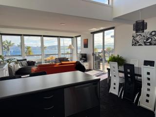 Lakefront Location - Taupo - 6